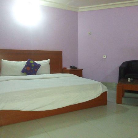 Flamingo Hotel Festac Town Exterior photo