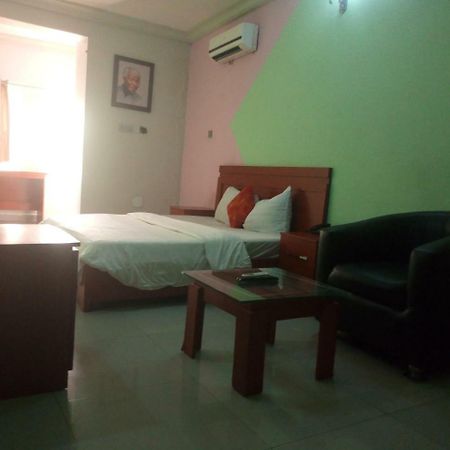 Flamingo Hotel Festac Town Exterior photo