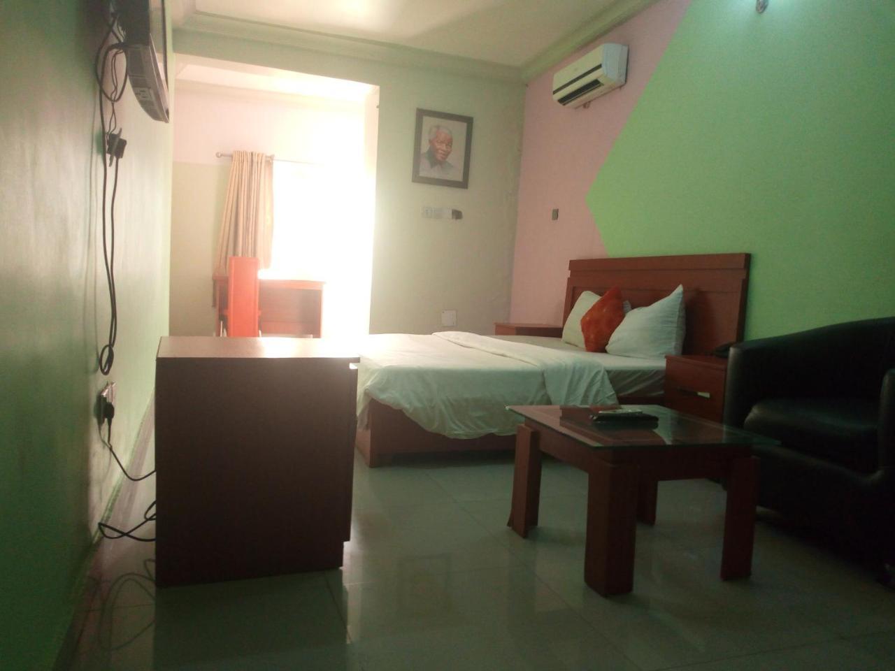 Flamingo Hotel Festac Town Exterior photo