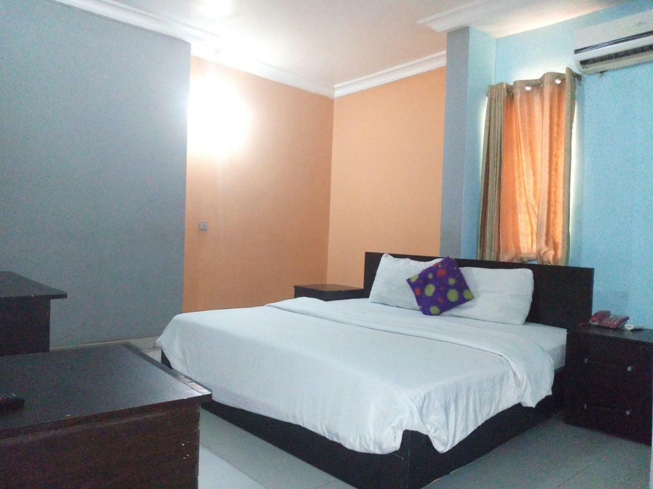 Flamingo Hotel Festac Town Exterior photo